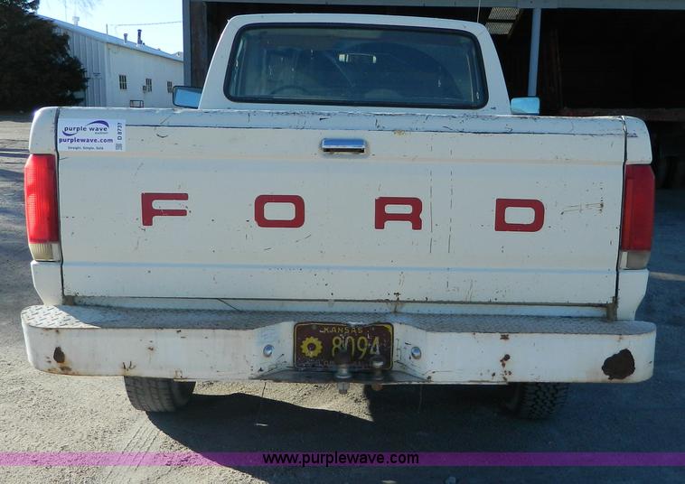 image for item D8737 1988 Ford F250 Custom pickup truck