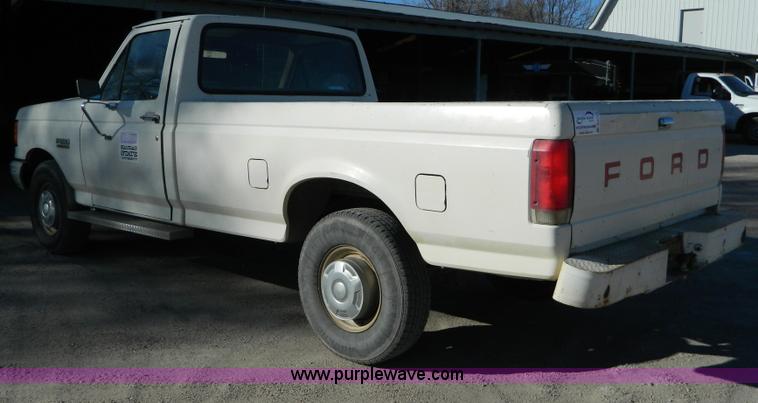 image for item D8737 1988 Ford F250 Custom pickup truck