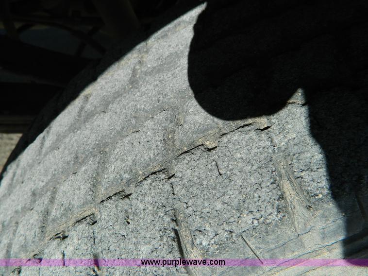 image for item D8737 1988 Ford F250 Custom pickup truck