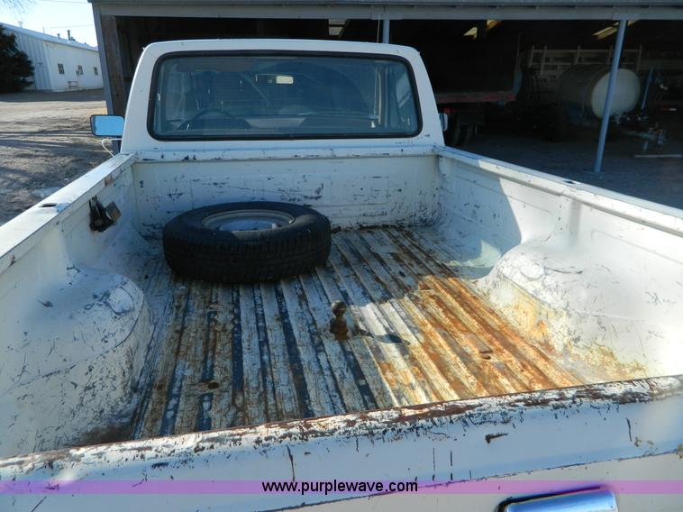 image for item D8737 1988 Ford F250 Custom pickup truck