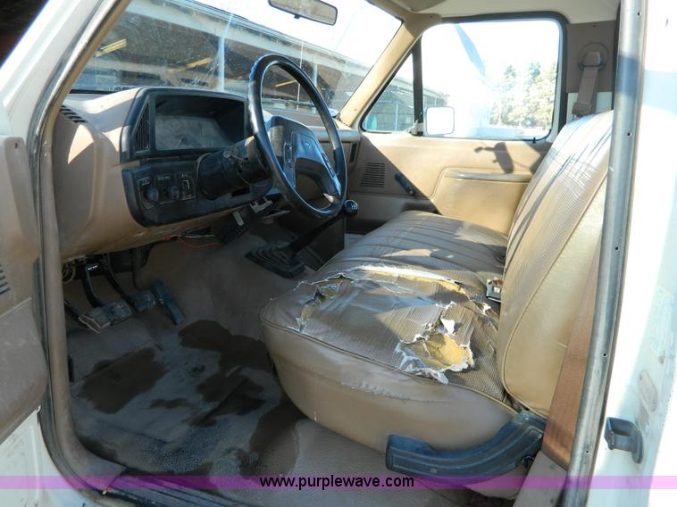 image for item D8737 1988 Ford F250 Custom pickup truck