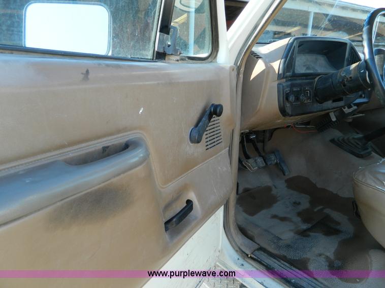 image for item D8737 1988 Ford F250 Custom pickup truck