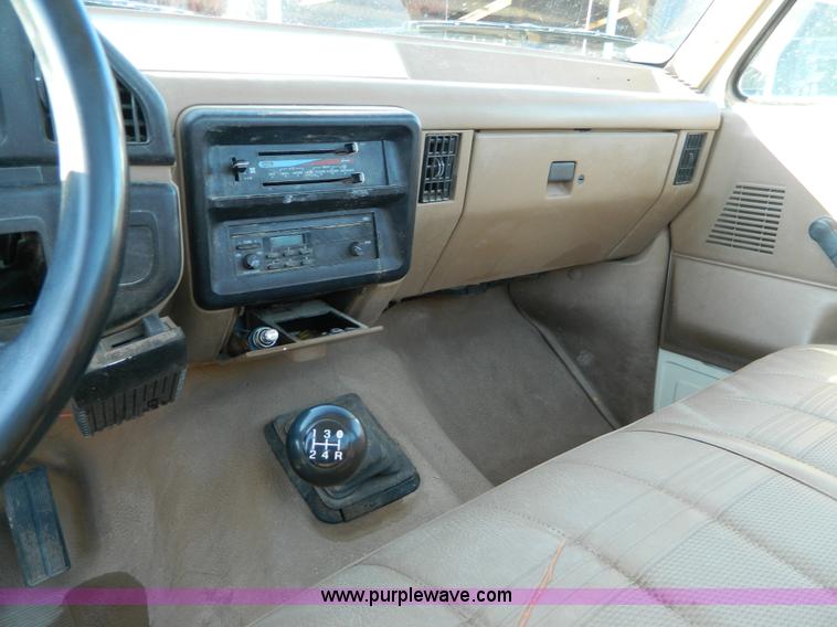 image for item D8737 1988 Ford F250 Custom pickup truck