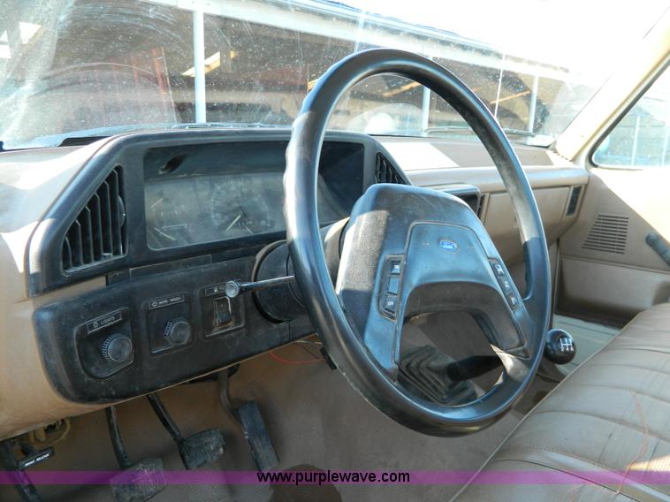 image for item D8737 1988 Ford F250 Custom pickup truck