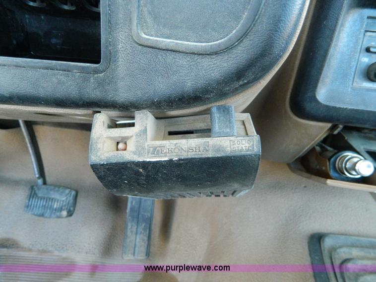 image for item D8737 1988 Ford F250 Custom pickup truck