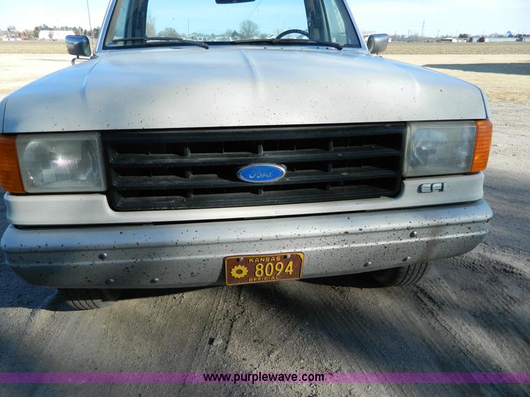 image for item D8737 1988 Ford F250 Custom pickup truck