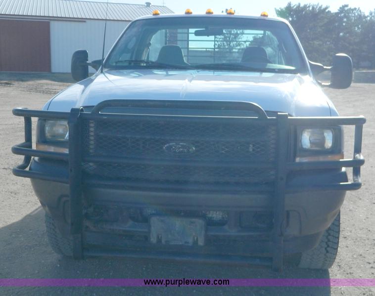 image for item D8739 2003 Ford F350 XL Super Duty pickup truck