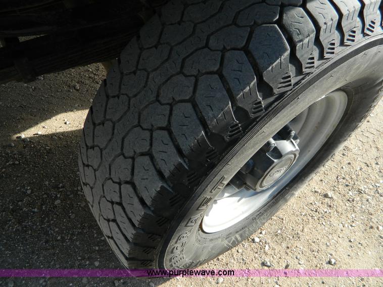 image for item D8739 2003 Ford F350 XL Super Duty pickup truck