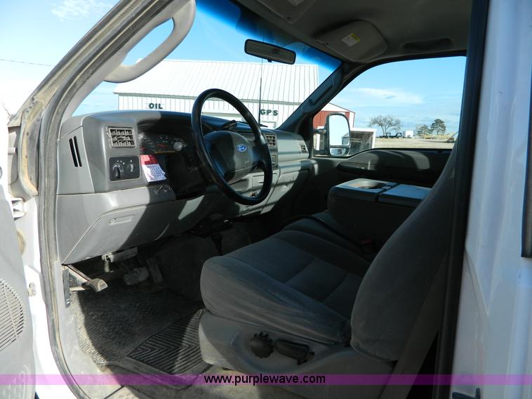 image for item D8739 2003 Ford F350 XL Super Duty pickup truck