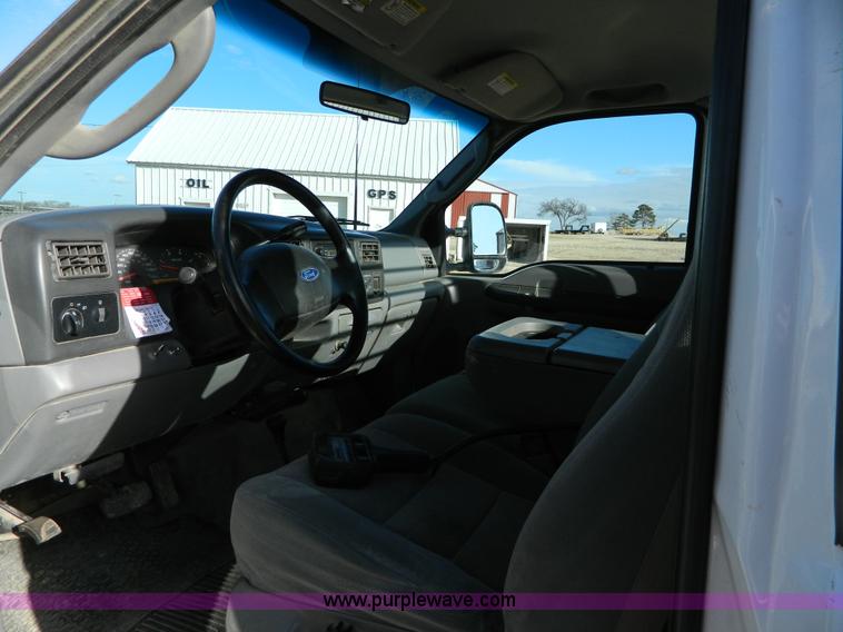 image for item D8739 2003 Ford F350 XL Super Duty pickup truck