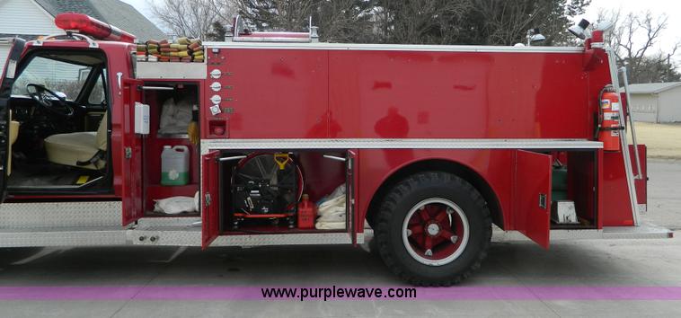 image for item D8745 1979 Ford F700 firetruck