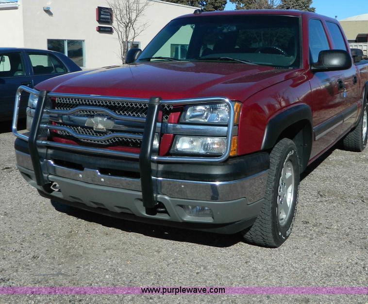 image for item D8855 2005 Chevrolet Silverado K1500 Z71 crew cab pickup truck