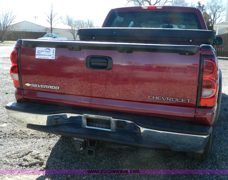 image for item D8855 2005 Chevrolet Silverado K1500 Z71 crew cab pickup truck