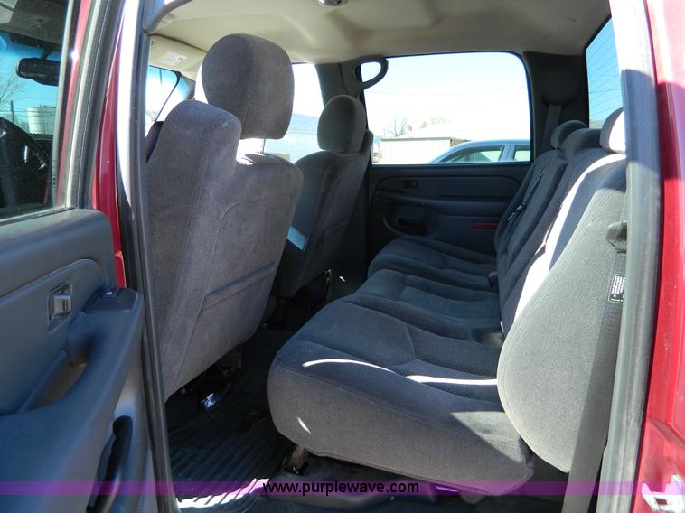 image for item D8855 2005 Chevrolet Silverado K1500 Z71 crew cab pickup truck