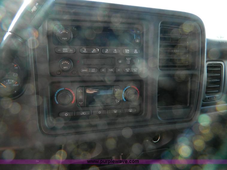 image for item D8855 2005 Chevrolet Silverado K1500 Z71 crew cab pickup truck