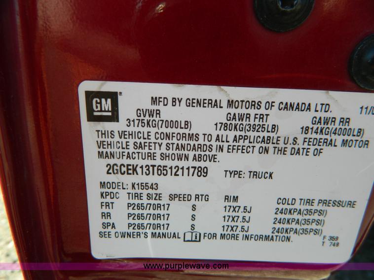 image for item D8855 2005 Chevrolet Silverado K1500 Z71 crew cab pickup truck