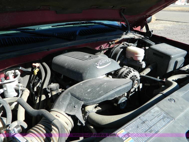 image for item D8855 2005 Chevrolet Silverado K1500 Z71 crew cab pickup truck