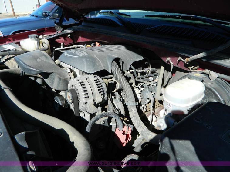 image for item D8855 2005 Chevrolet Silverado K1500 Z71 crew cab pickup truck