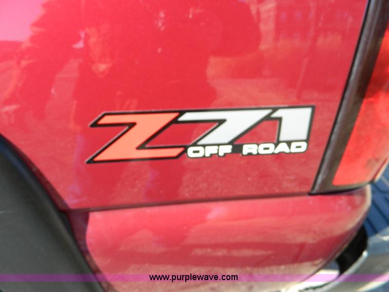 image for item D8855 2005 Chevrolet Silverado K1500 Z71 crew cab pickup truck