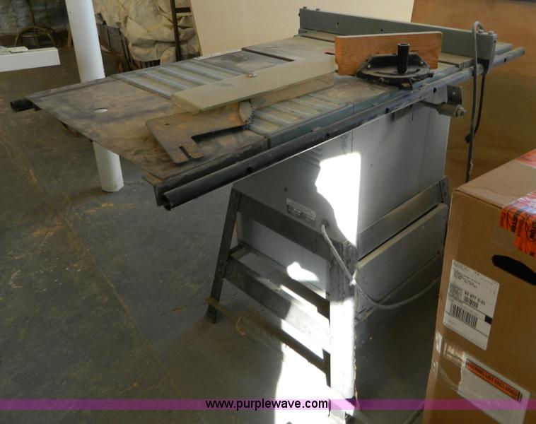image for item E9351 Delta 10" table saw