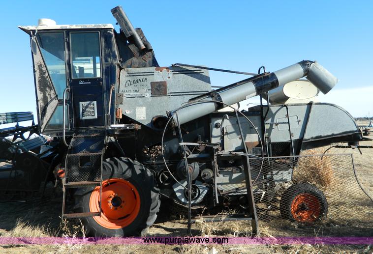image for item E9356 Allis Chalmers Gleaner E combine