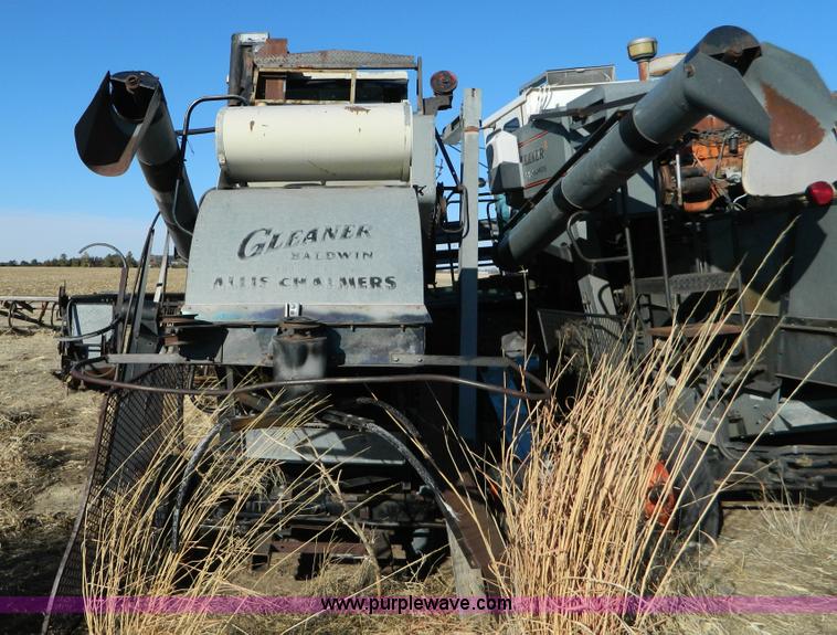 image for item E9356 Allis Chalmers Gleaner E combine