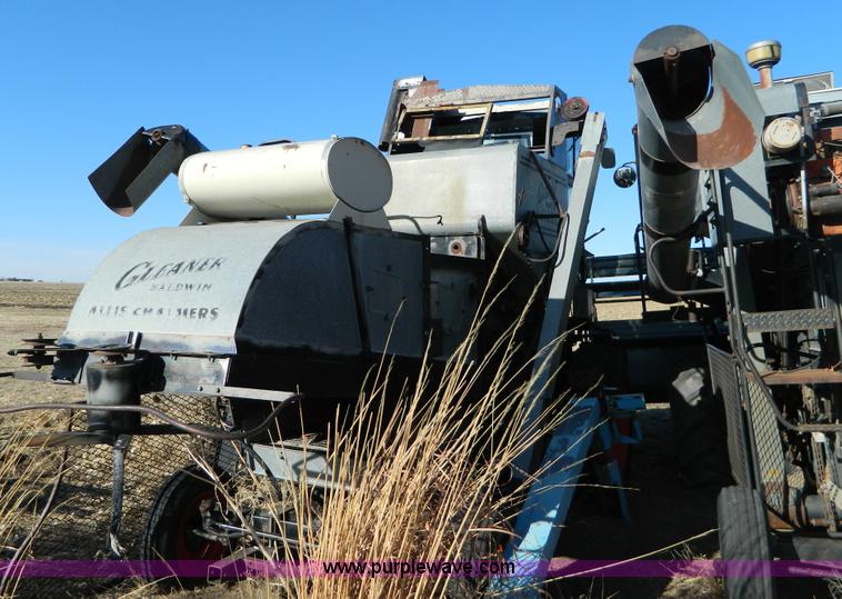 image for item E9356 Allis Chalmers Gleaner E combine