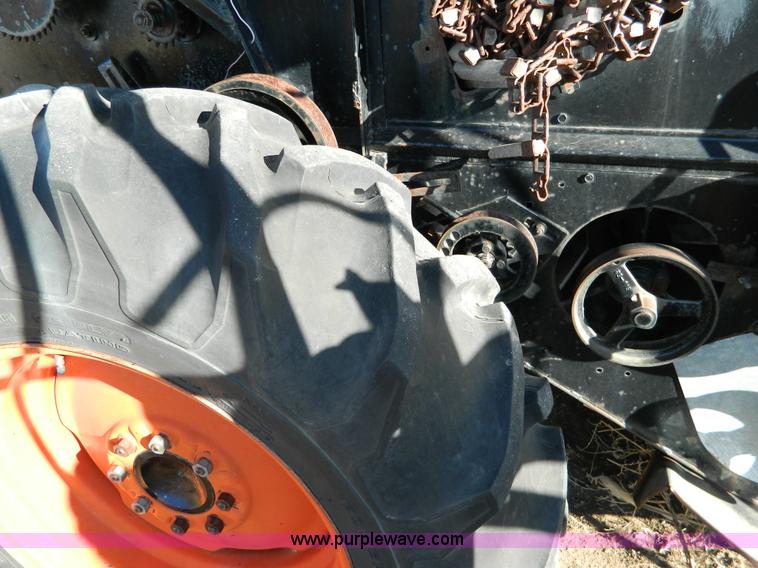 image for item E9356 Allis Chalmers Gleaner E combine