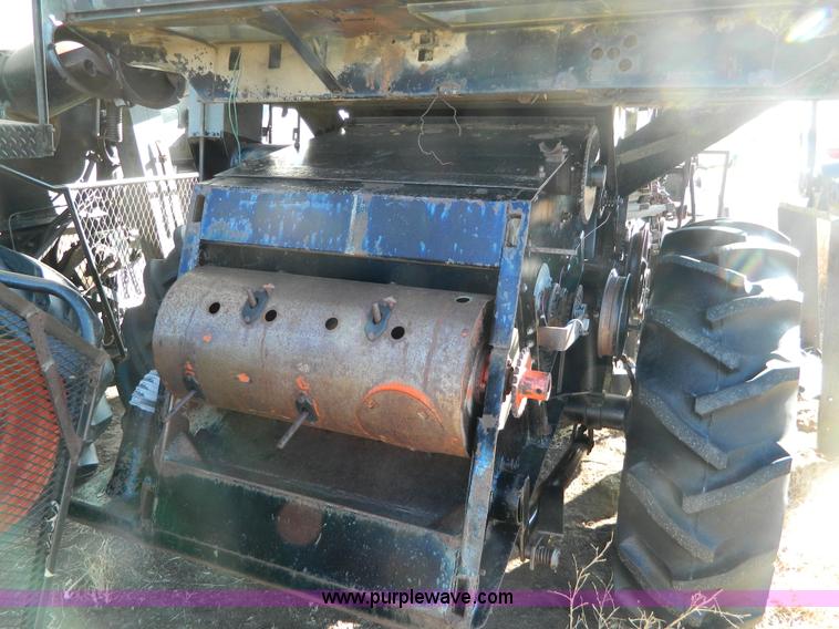 image for item E9356 Allis Chalmers Gleaner E combine