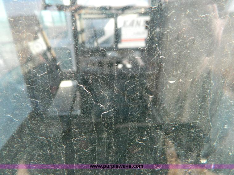 image for item E9356 Allis Chalmers Gleaner E combine