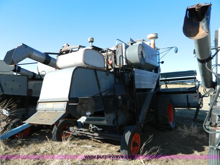 image for item E9357 Allis Chalmers Gleaner K combine