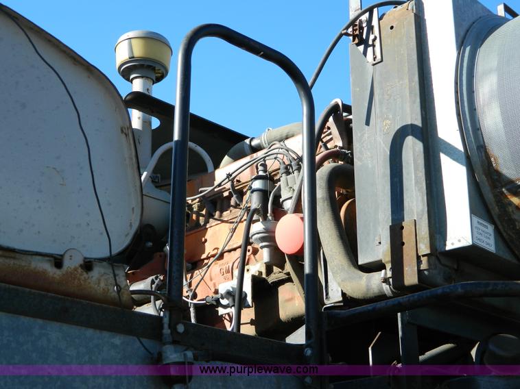 image for item E9357 Allis Chalmers Gleaner K combine