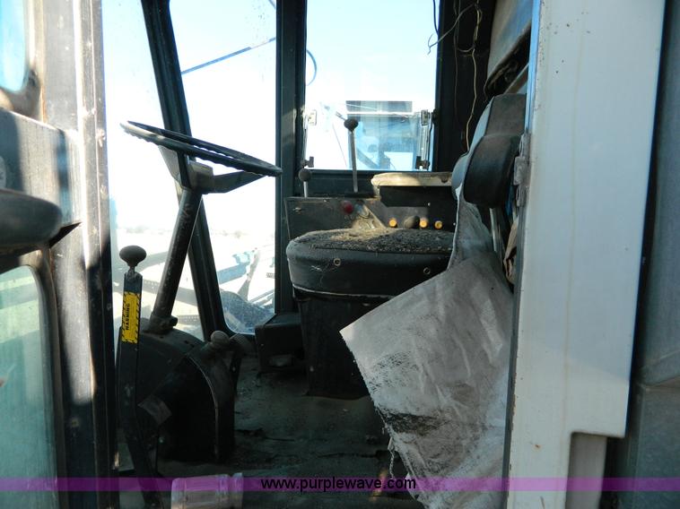 image for item E9357 Allis Chalmers Gleaner K combine