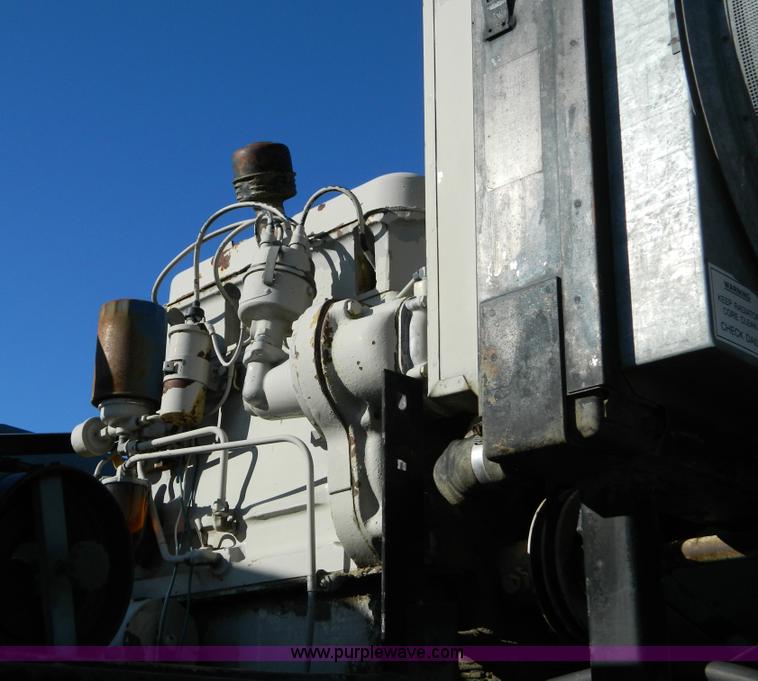 image for item E9358 Allis Chalmers Gleaner E combine