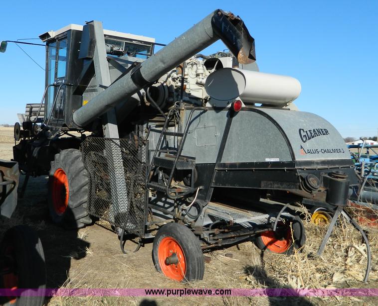 image for item E9358 Allis Chalmers Gleaner E combine