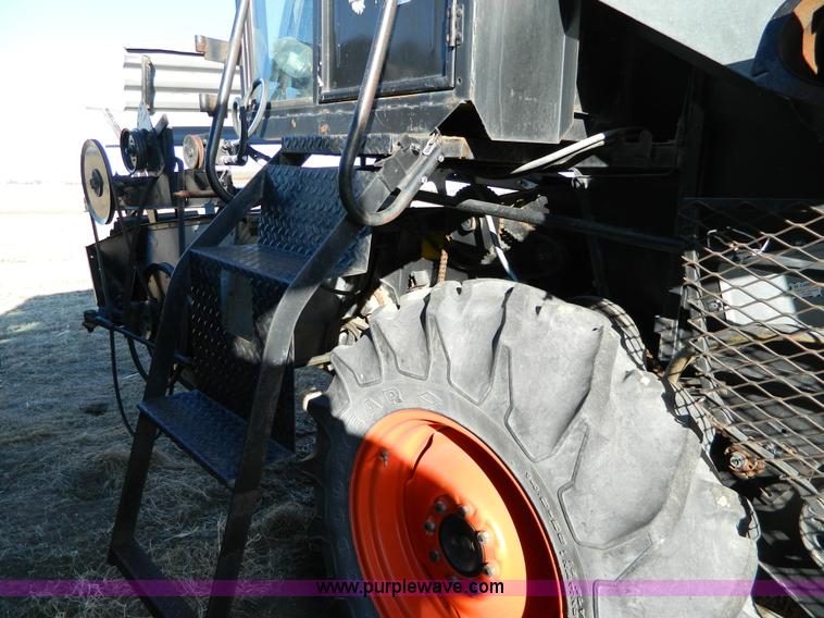 image for item E9358 Allis Chalmers Gleaner E combine