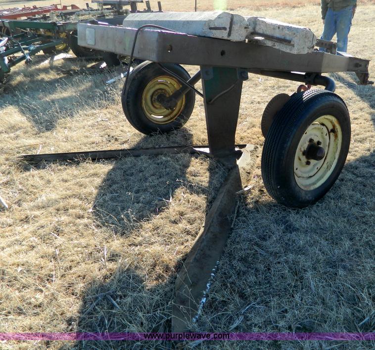 image for item E9364 Noble 7.5' single V-blade