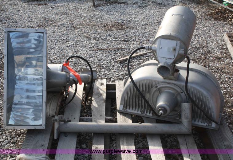 image for item H9693 (15) Widelite lights with brackets