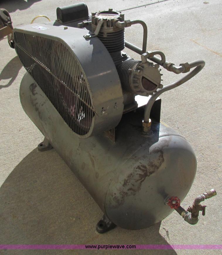 image for item I9658 Dayton Speedaire air compressor
