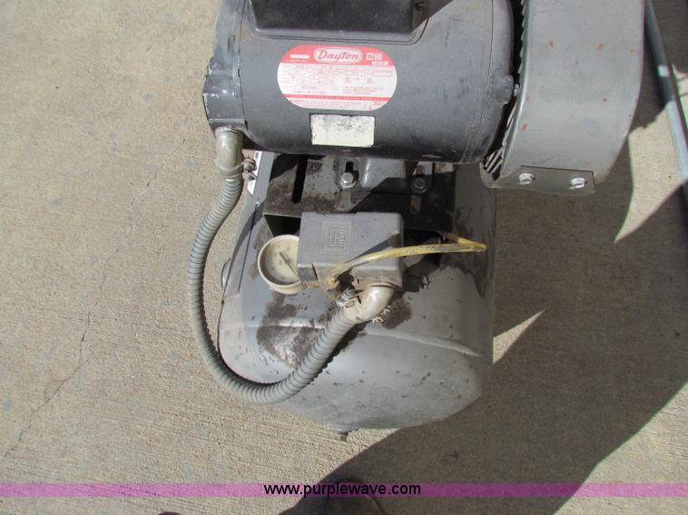 image for item I9658 Dayton Speedaire air compressor