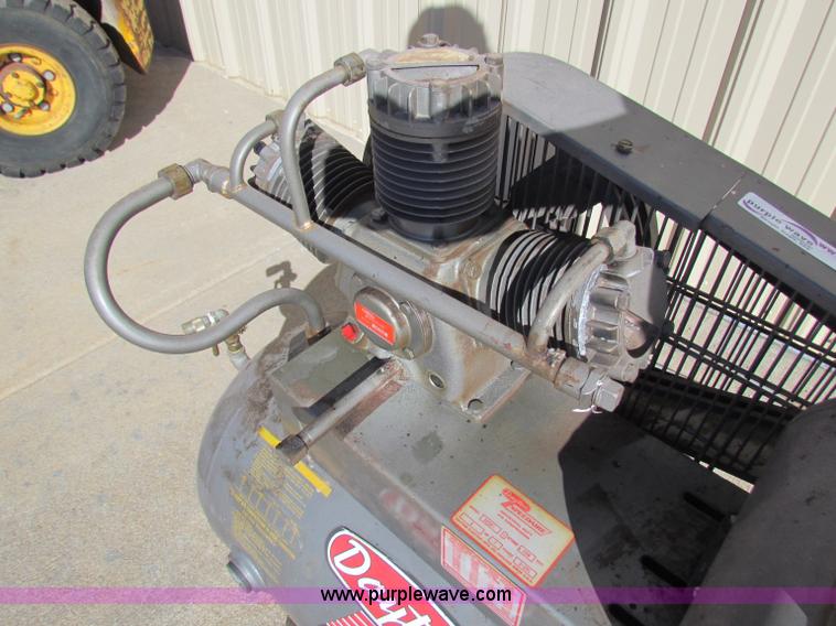 image for item I9658 Dayton Speedaire air compressor