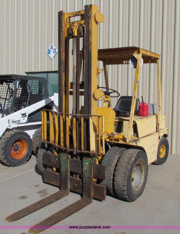 image for item I9659 1982 Minneapolis Moline 6000 forklift