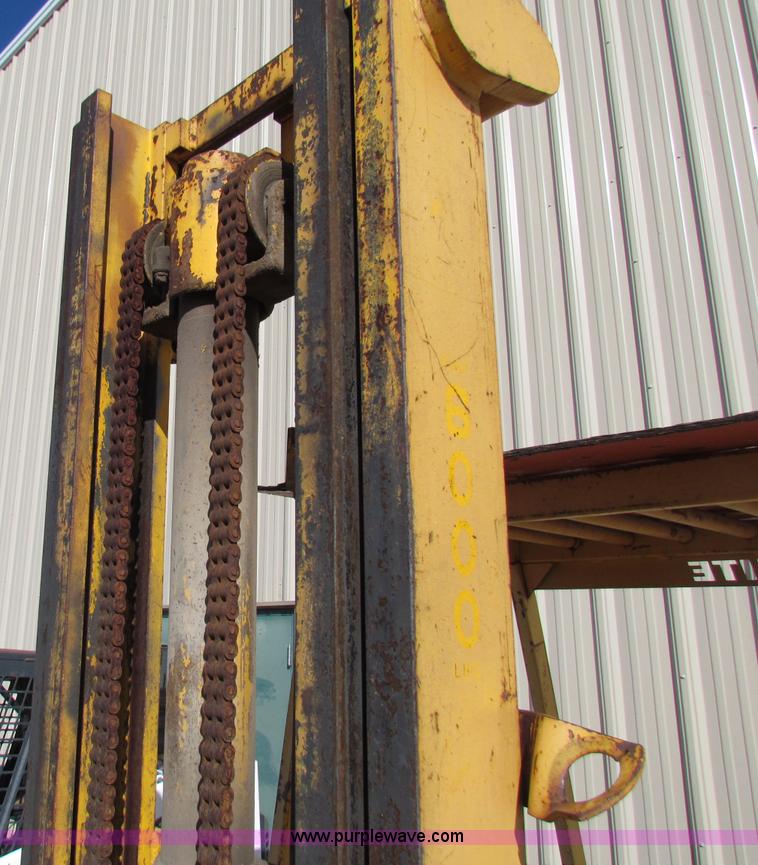 image for item I9659 1982 Minneapolis Moline 6000 forklift