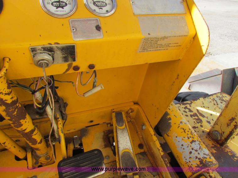 image for item I9659 1982 Minneapolis Moline 6000 forklift