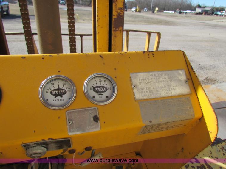 image for item I9659 1982 Minneapolis Moline 6000 forklift