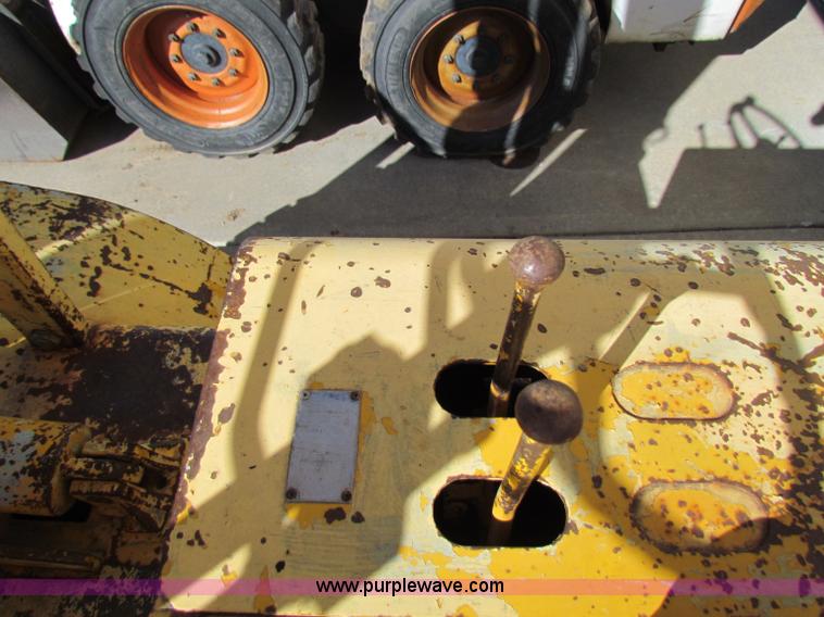 image for item I9659 1982 Minneapolis Moline 6000 forklift