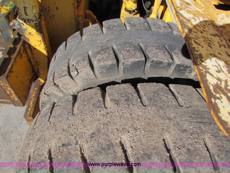 image for item I9659 1982 Minneapolis Moline 6000 forklift