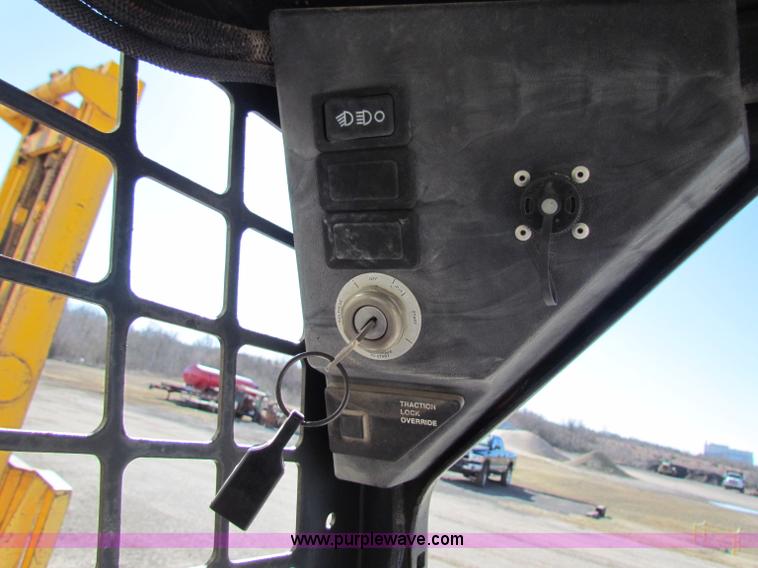 image for item I9660 Bobcat 753 skid steer