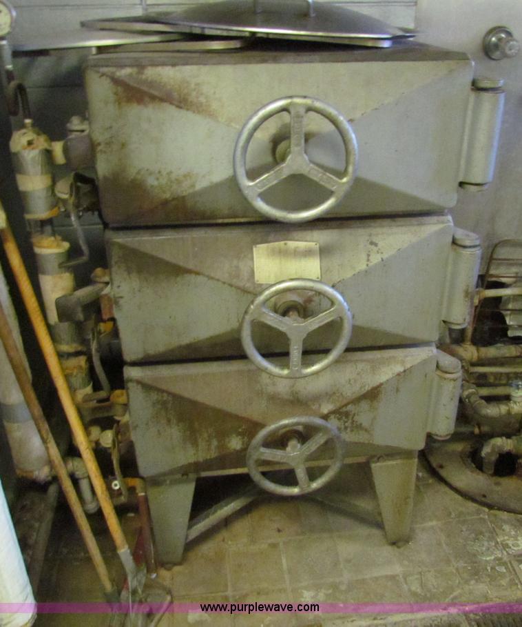 image for item I9666 Three door free standing forge