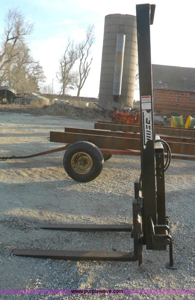 image for item A1914 Gnuse forklift